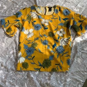 ❣️SOLD❣️Yellow floral petite sized top